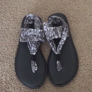 Size 9 Sanuk sandals - barely worn